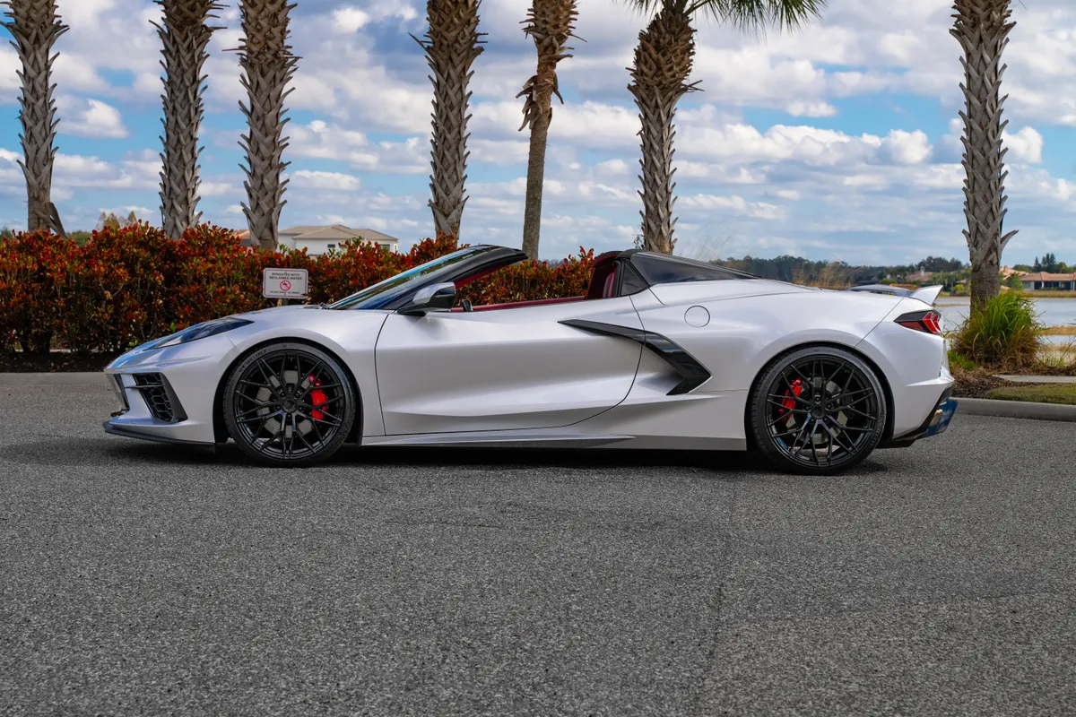 Chevrolet Corvette Stingray (C8) thumbnail 8