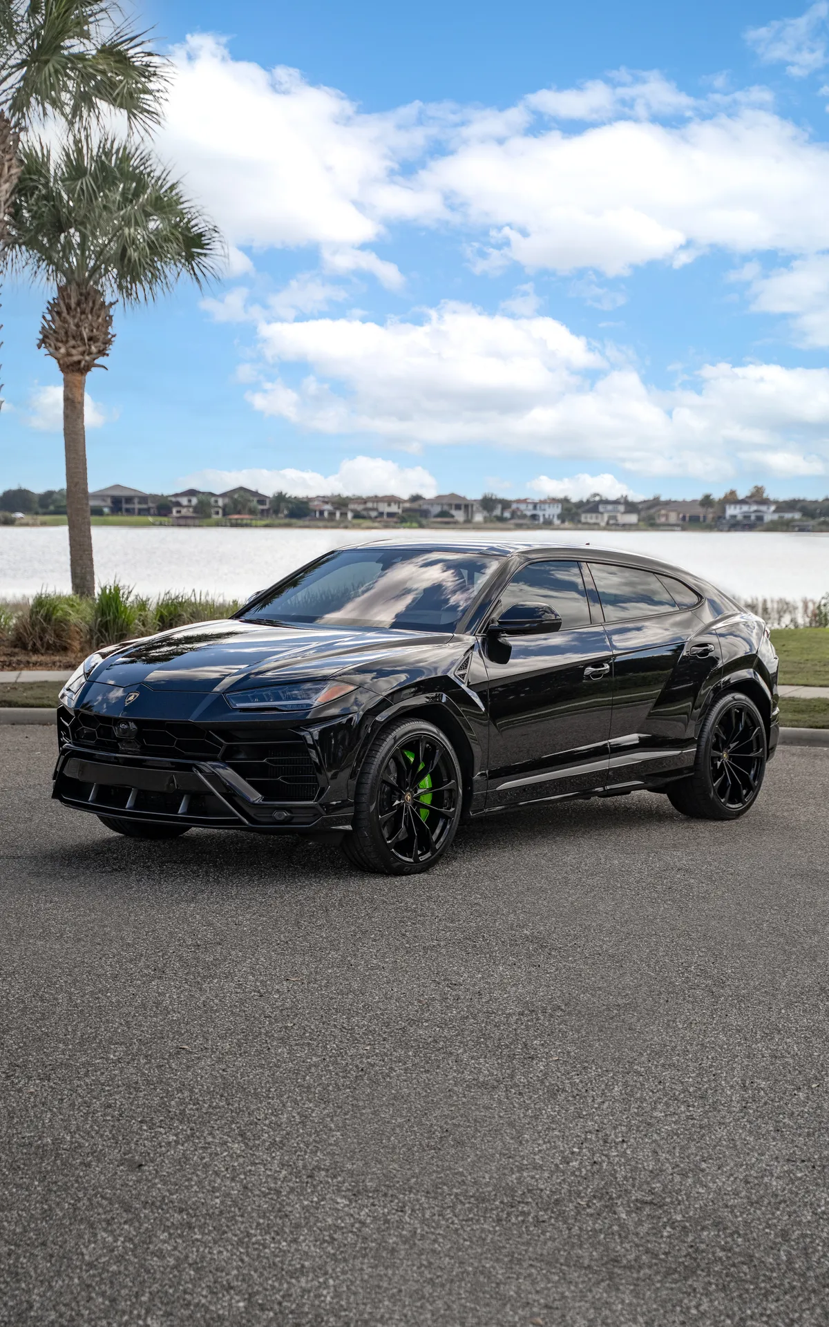 Lamborghini Urus thumbnail 2
