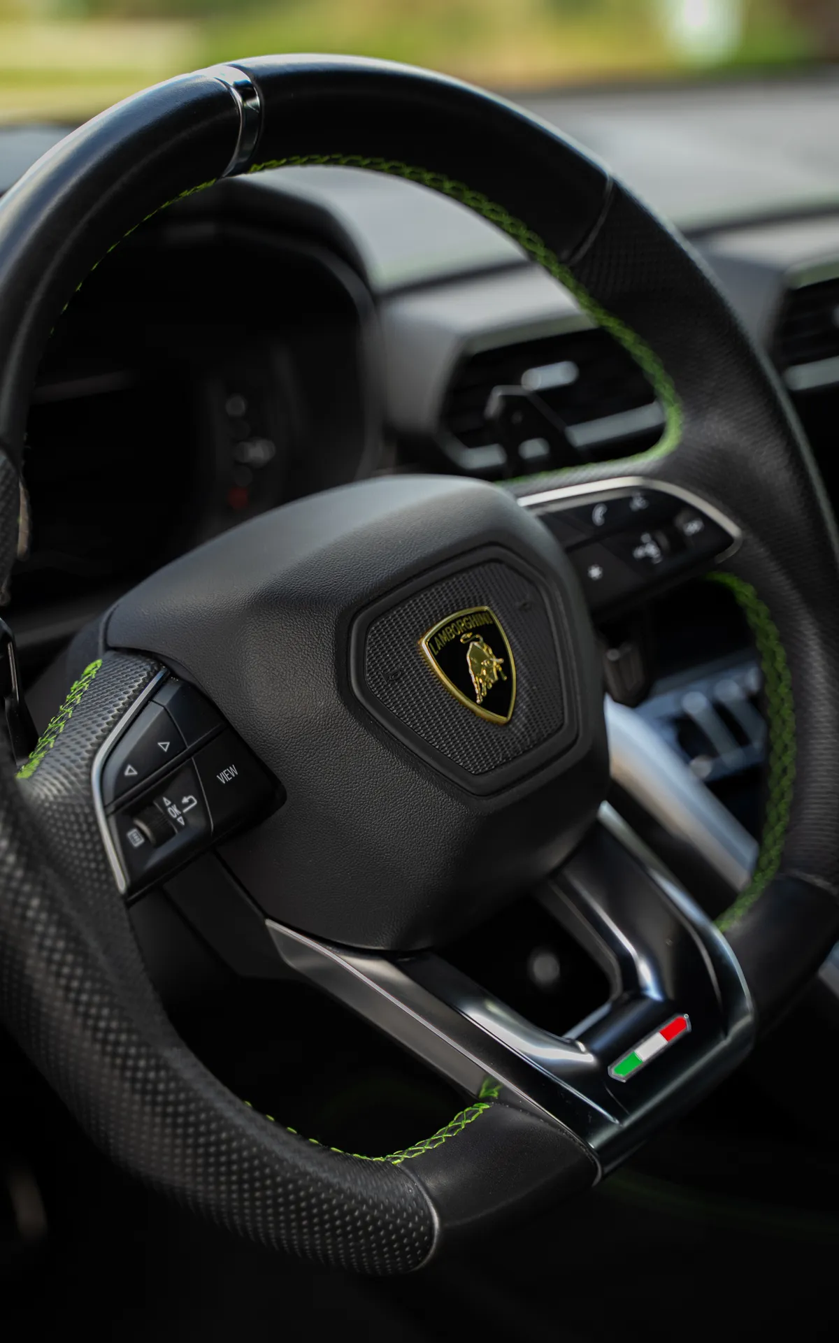 Lamborghini Urus thumbnail 4