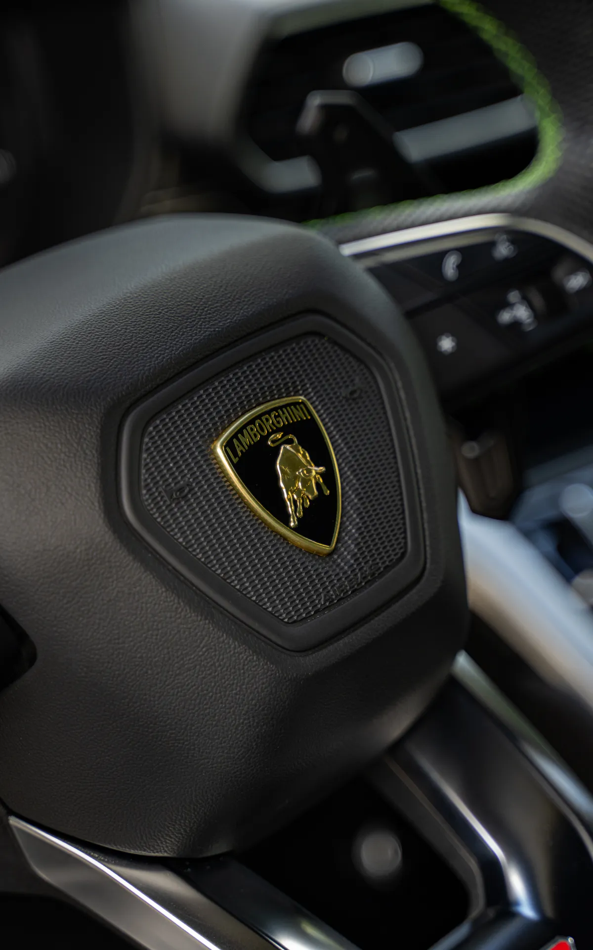 Lamborghini Urus thumbnail 5