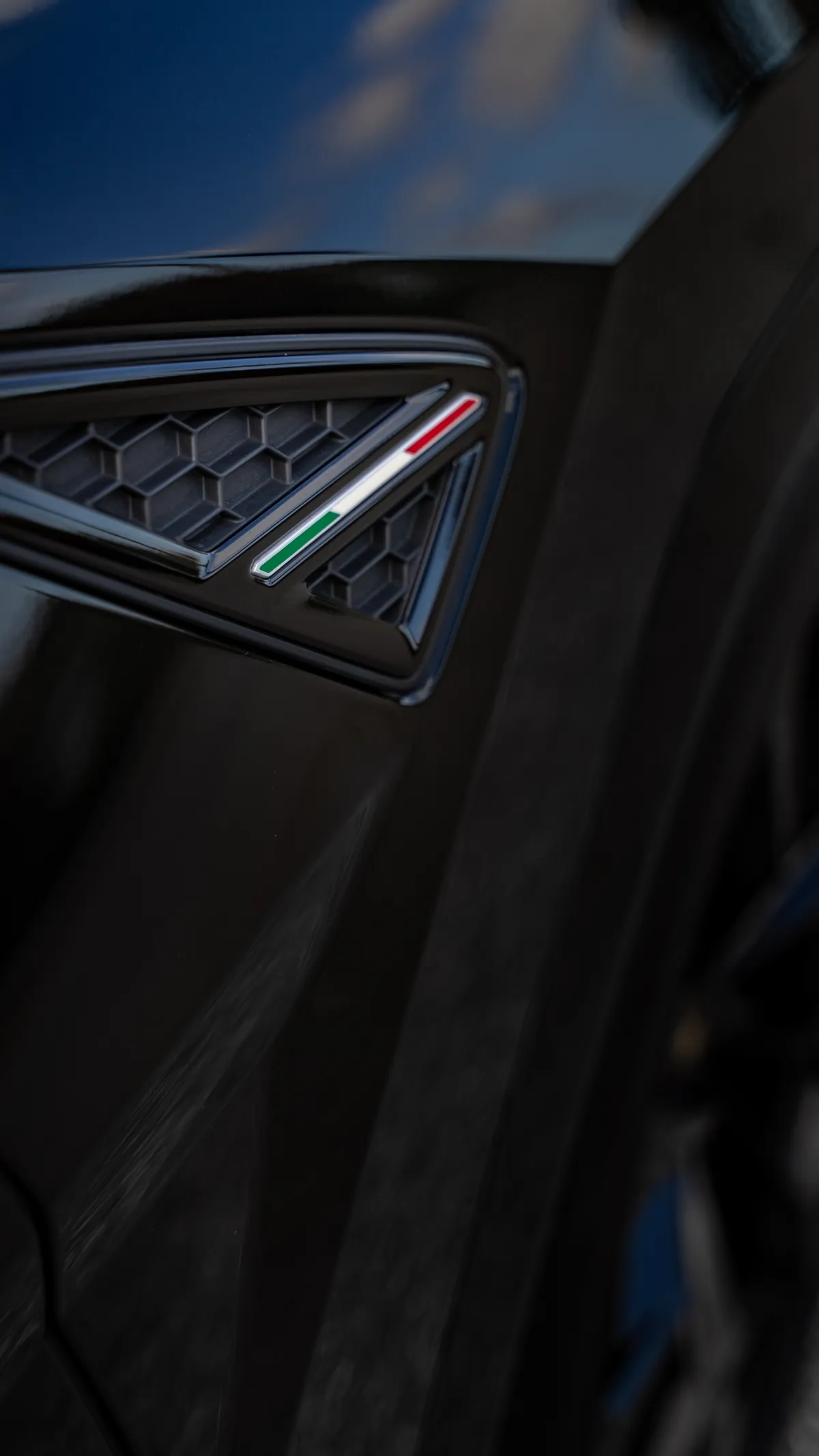 Lamborghini Urus thumbnail 6
